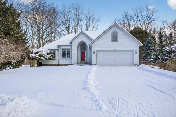 2205 Lake Wood Drive, Jackson, MI 49203