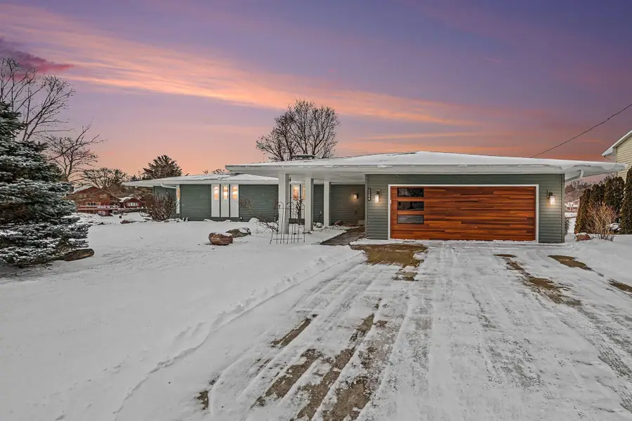 1134 S Lakeside Drive S, Battle Creek, MI 49015 - #2