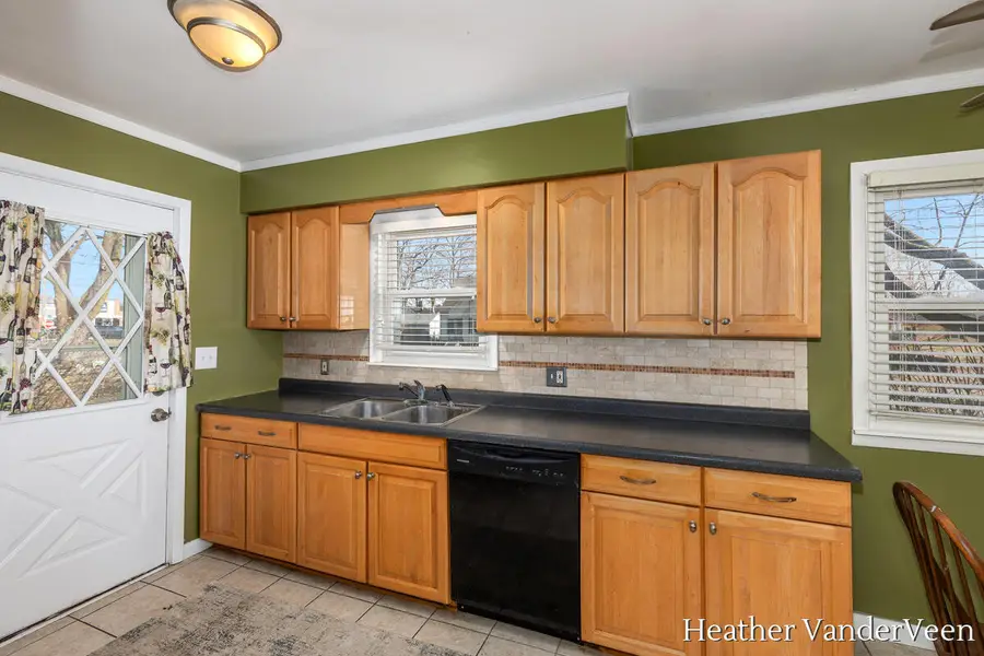 5439 SW Averill Avenue Sw, Grand Rapids, MI 49548 - #3