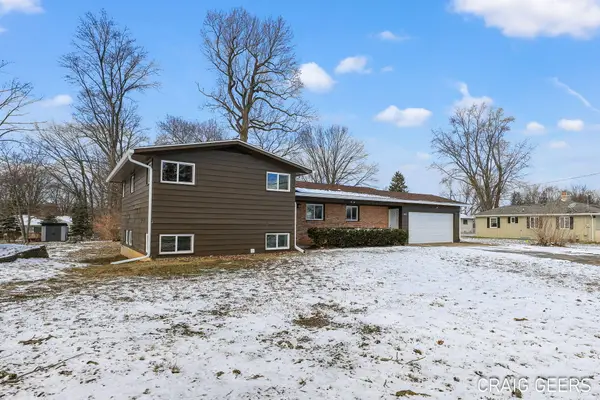 4605 Poinsettia Avenue Se, Kentwood, MI 49508