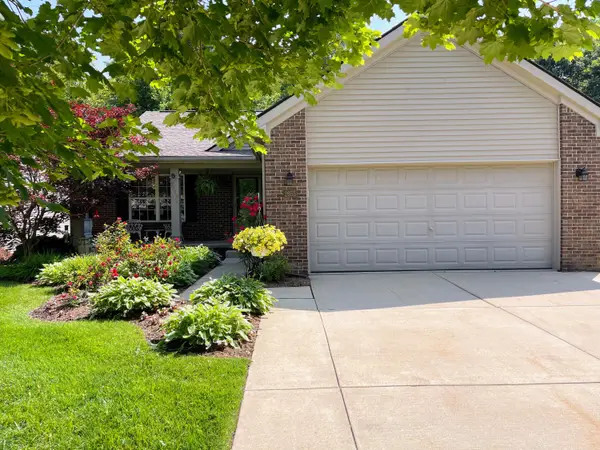 2655 Signature Circle, Pinckney, MI 48169