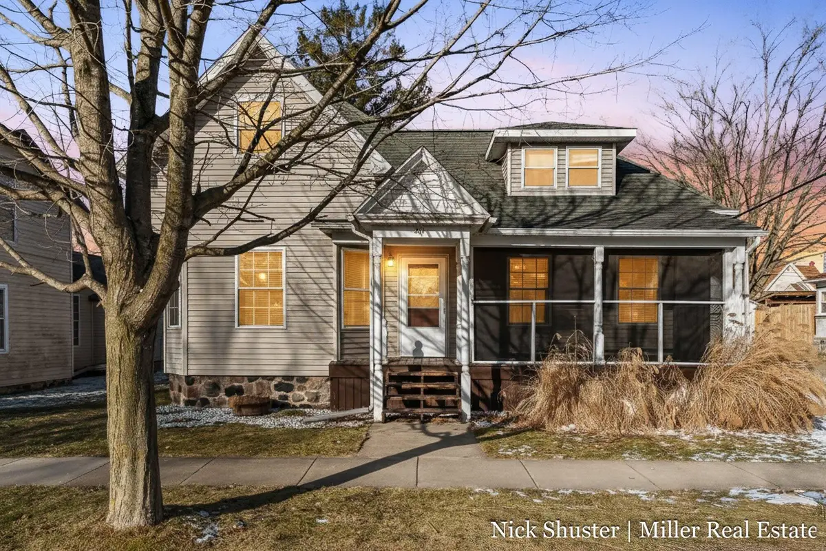 211 N Queen Street, Nashville, MI 49073 - #1