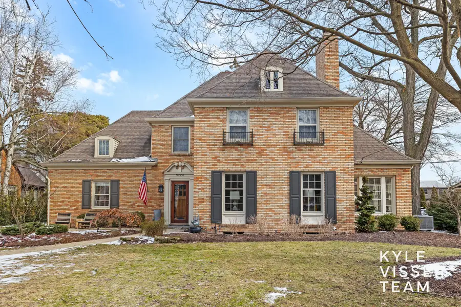 958 Pinecrest Avenue Se, East Grand Rapids, MI 49506 - #2