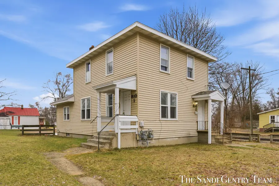 810 W Southern Avenue, Muskegon, MI 49441 - #2