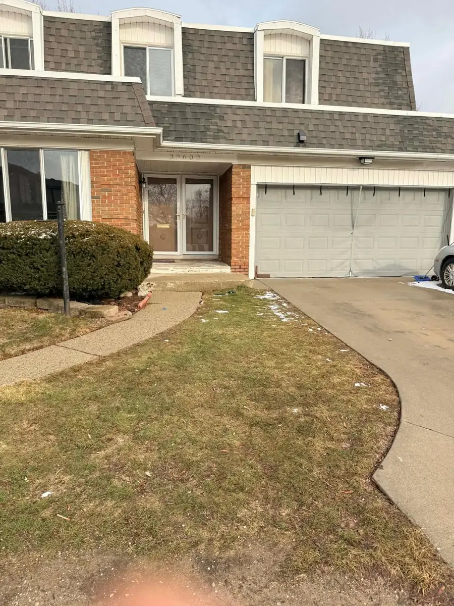 32602 Barclay Square, Warren, MI 48093 - #2