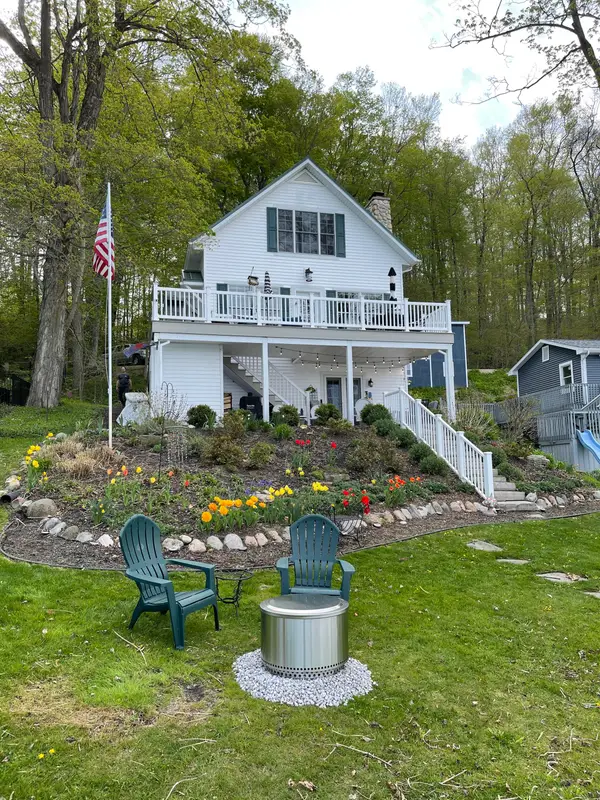 65587 North Drive, Cassopolis, MI 49031