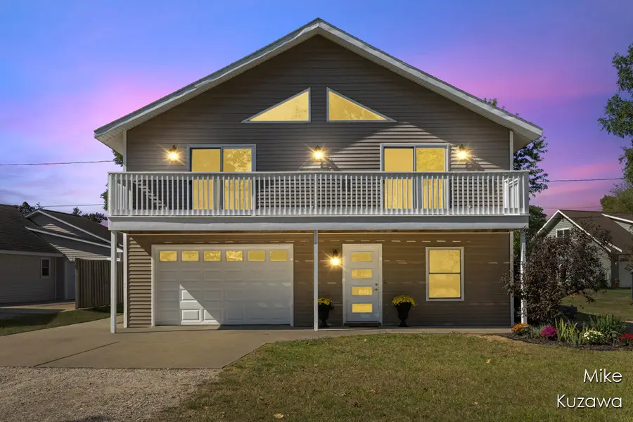 517 Pine Street, Spring Lake, MI 49456 - #2