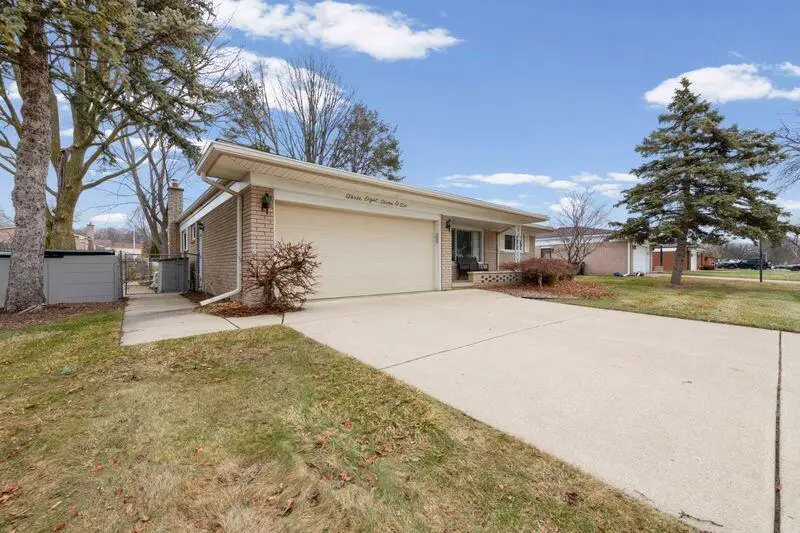 38706 Roycroft Street, Livonia, MI 48154 - #3