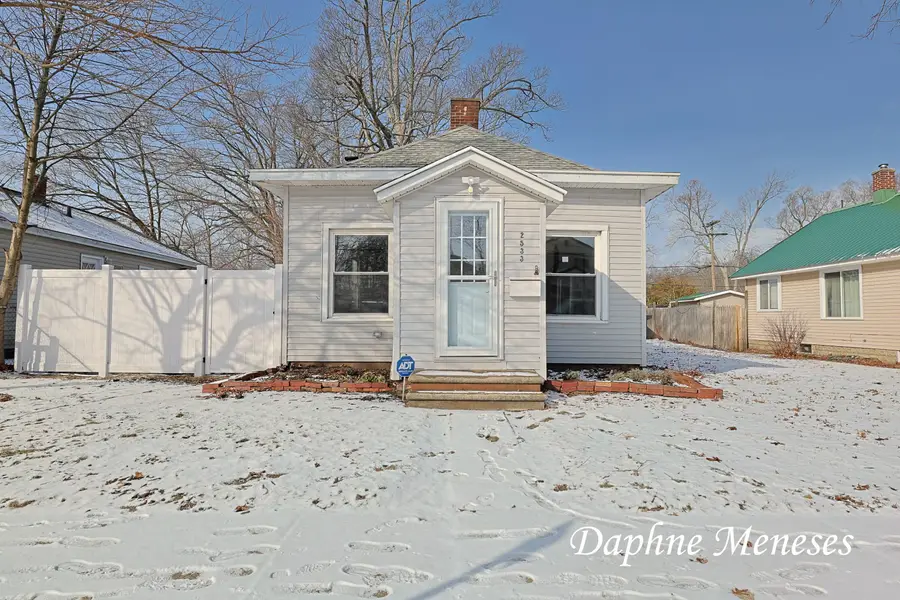 2533 Mccracken Street, Muskegon, MI 49441 - #3