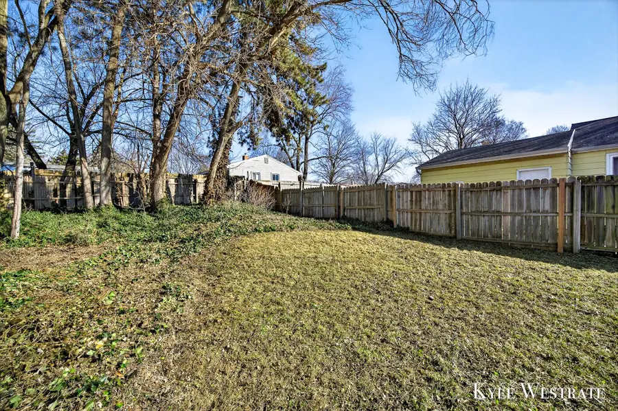 1561 Beech Street Sw, Wyoming, MI 49509 - #3