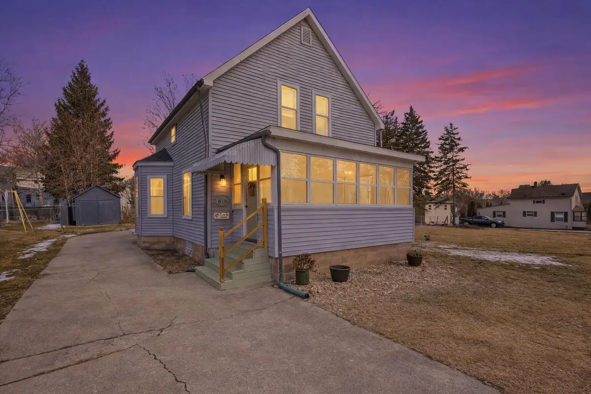 614 E Washington Street, Ionia, MI 48846 - #1