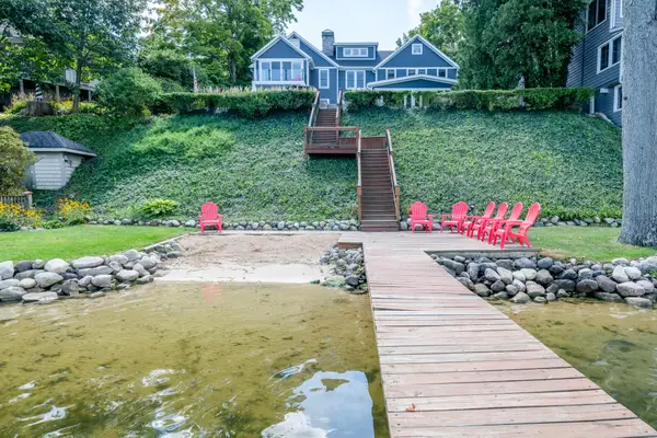 7881 Lakewood Drive, Coloma, MI 49038