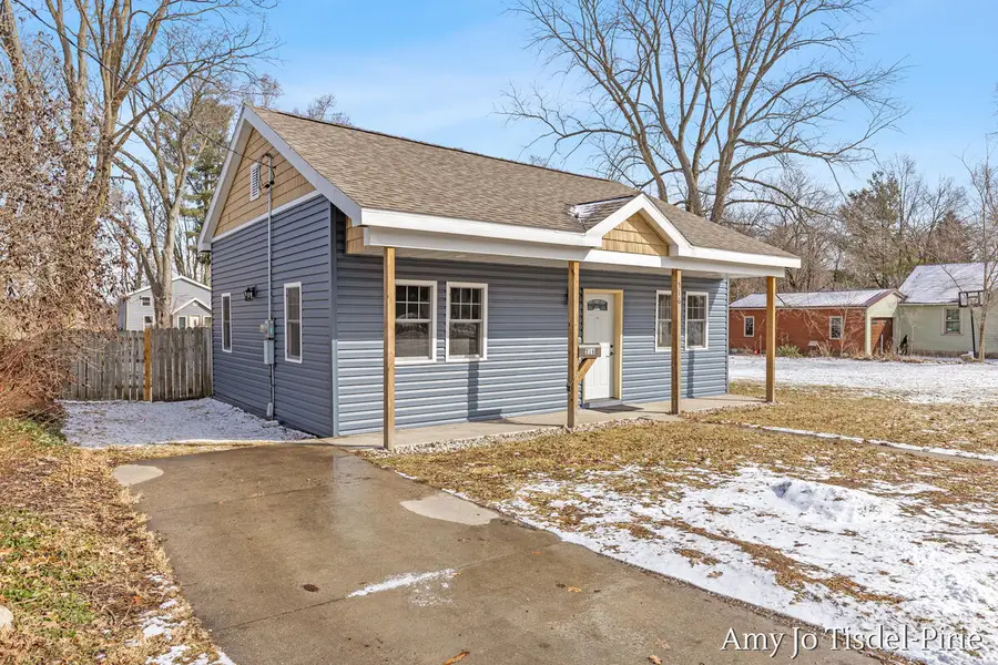 516 W Montcalm Street, Greenville, MI 48838 - #2