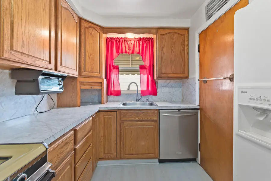 335 Laprairie Street, Ferndale, MI 48220 - #3