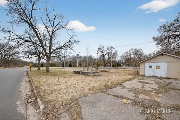 222 S Division Street, Lowell, MI 49331