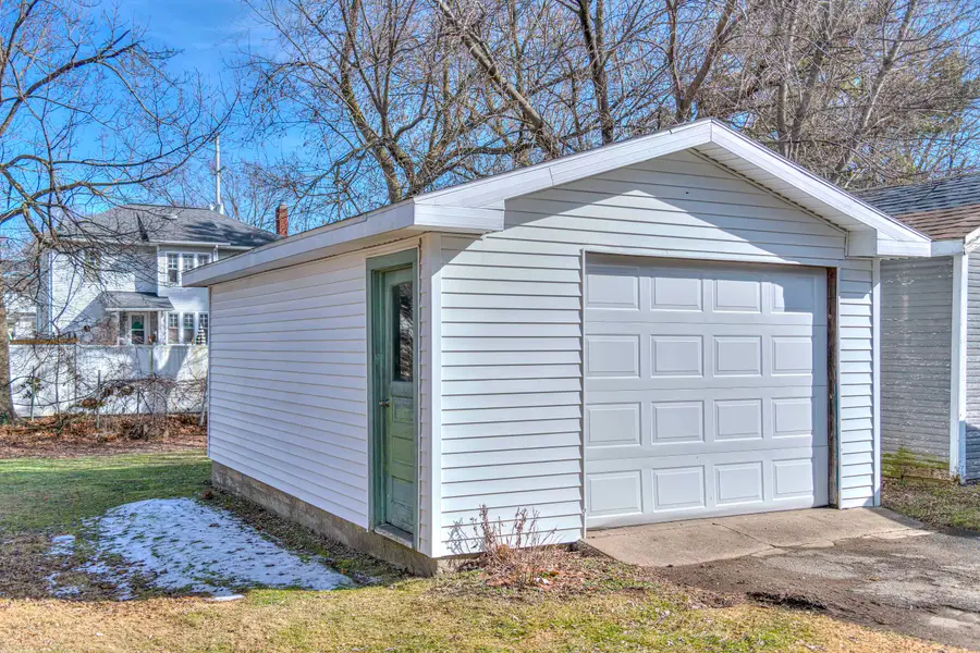 121 N Thompson Street, Jackson, MI 49202 - #3