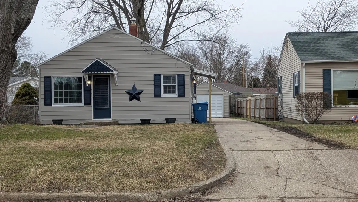 105 N Woodrow Avenue, Battle Creek, MI 49015 - #1