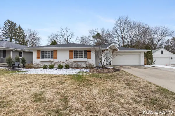 2424 Elmwood Drive Se, Grand Rapids, MI 49506