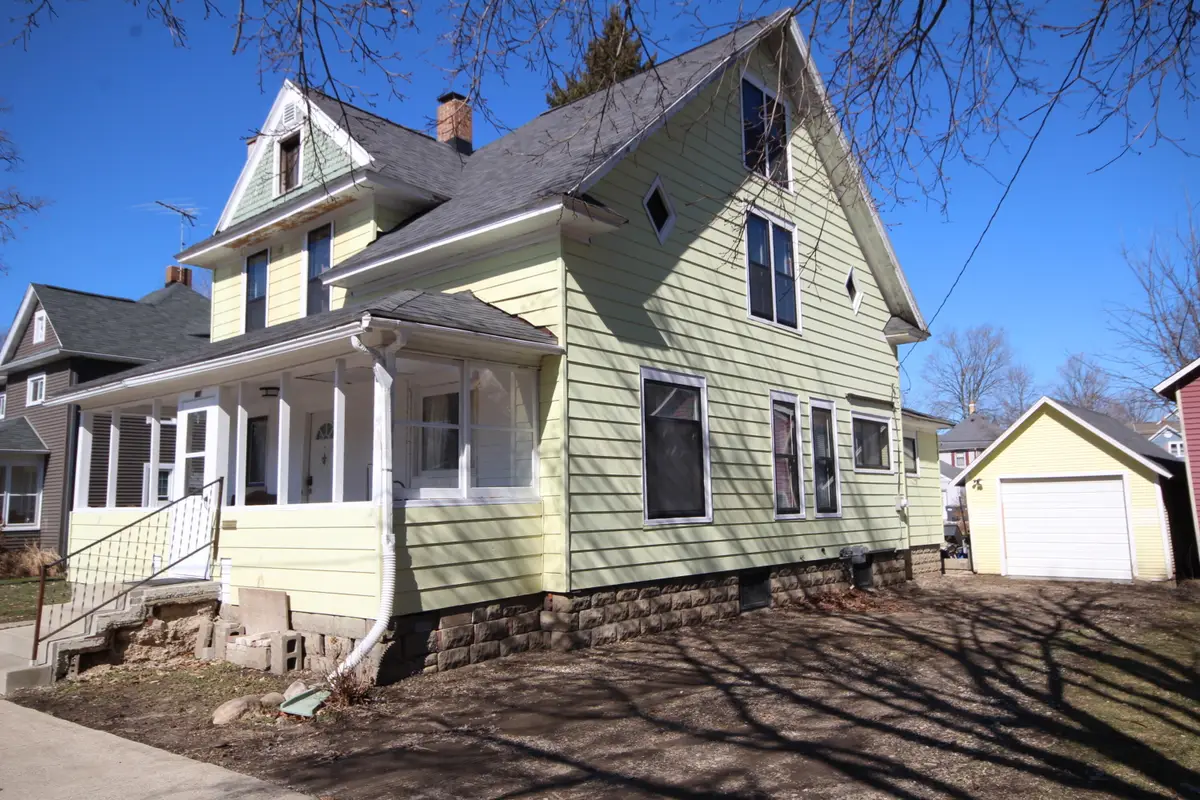 114 W Park Street, Vicksburg, MI 49097 - #1