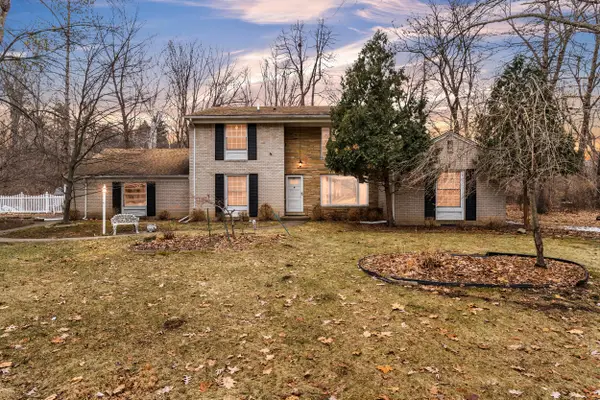 22030 Rougewood Drive, Southfield, MI 48033