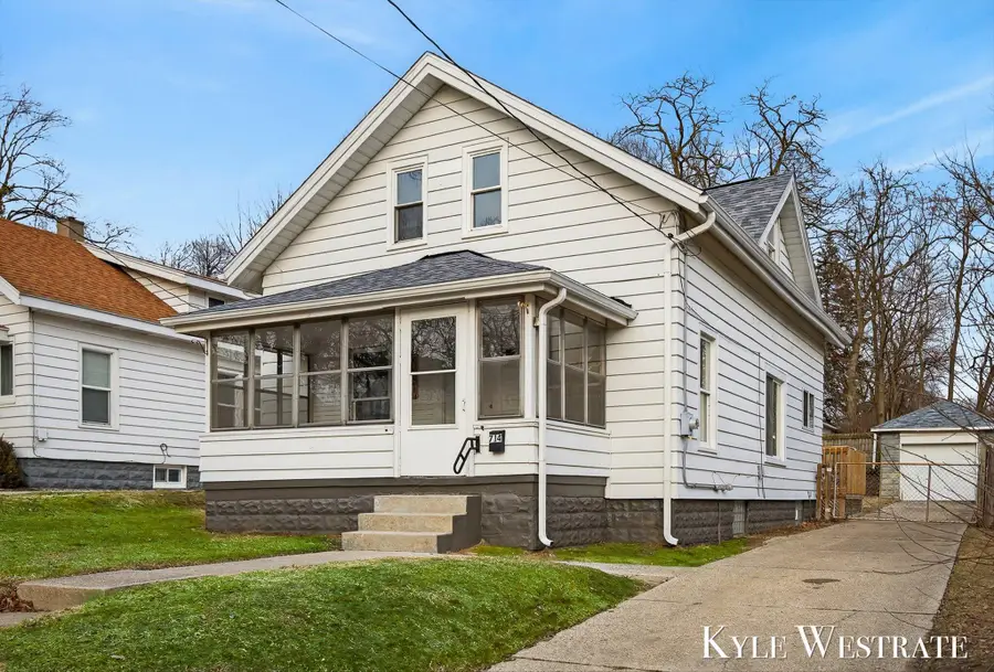 714 Emerald Avenue Ne, Grand Rapids, MI 49503 - #2