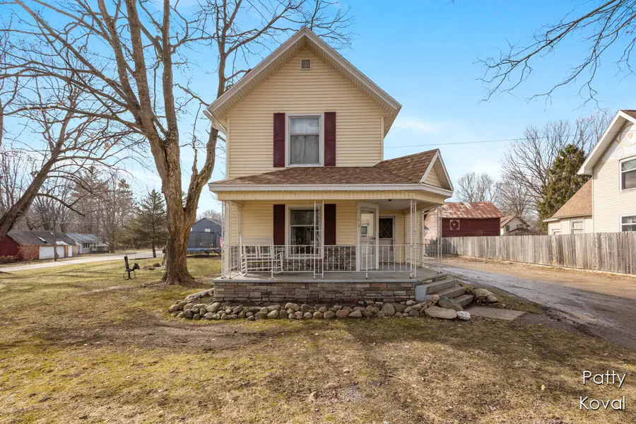 242 S Maple Street, Freeport, MI 49325 - #2