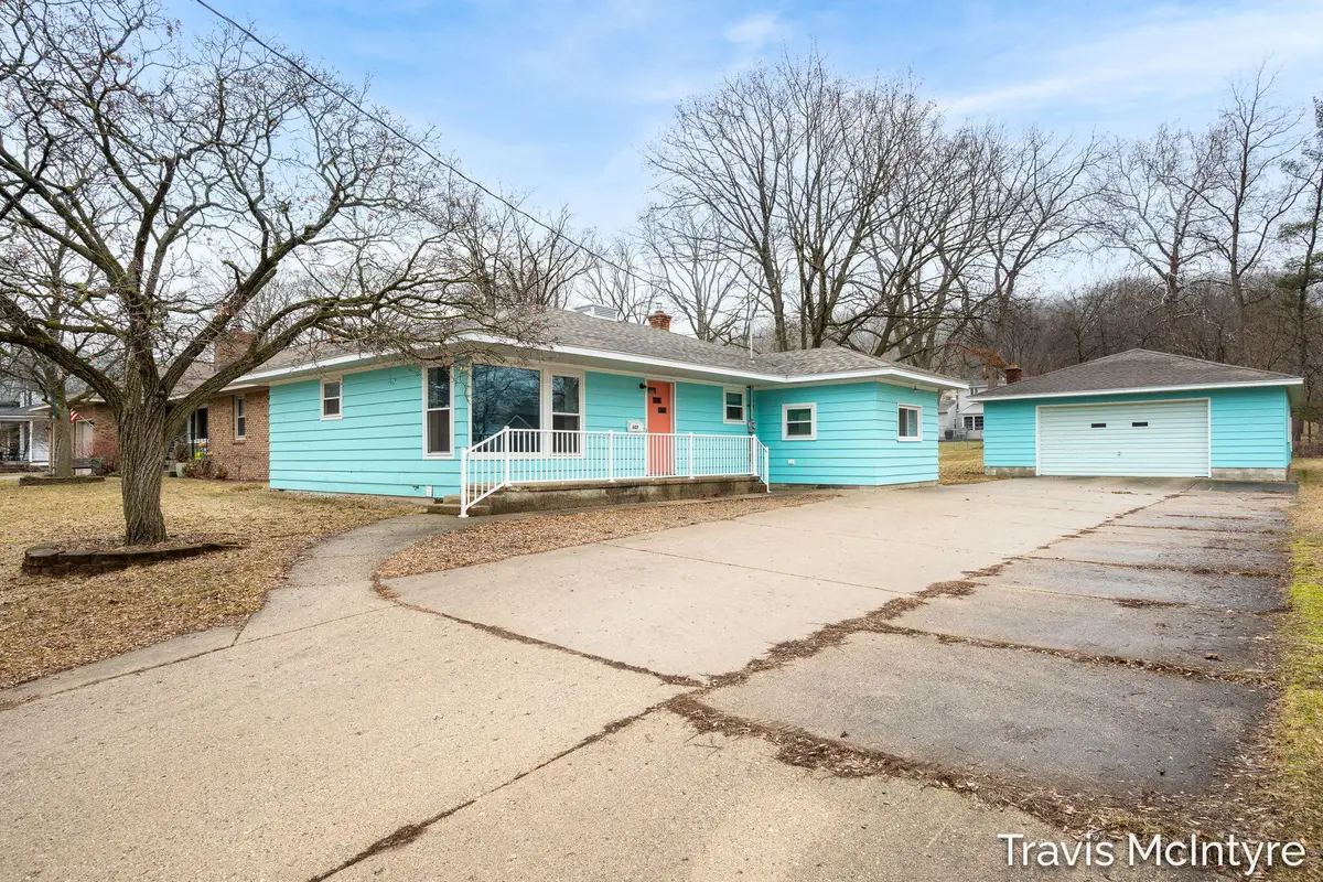 607 N Washington Street Se, Lowell, MI 49331 - #1