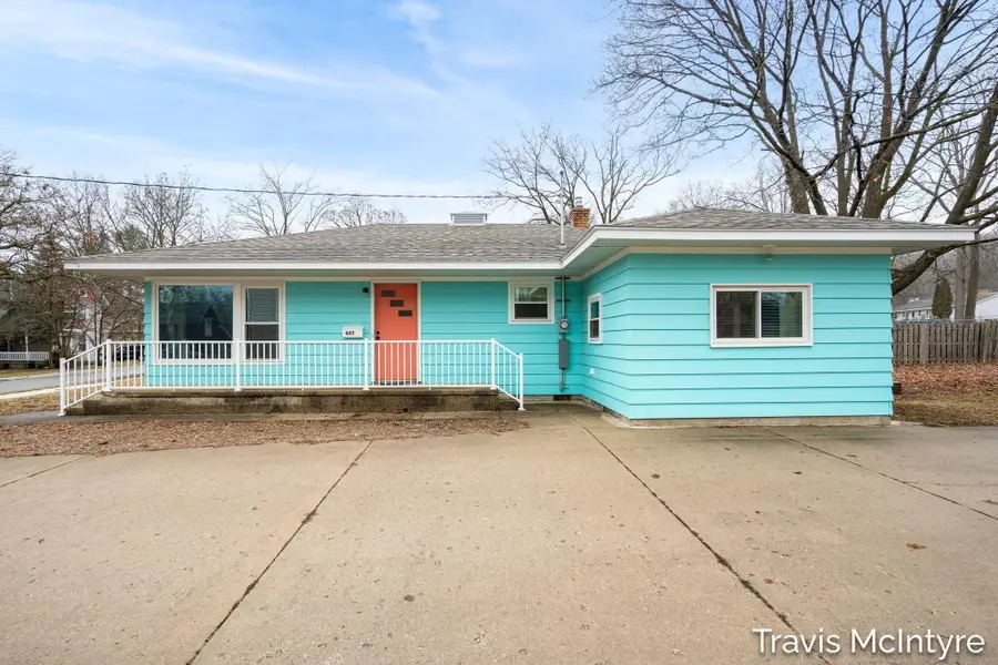 607 N Washington Street Se, Lowell, MI 49331 - #3