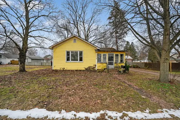 304 E Prairie Ronde Street, Dowagiac, MI 49047