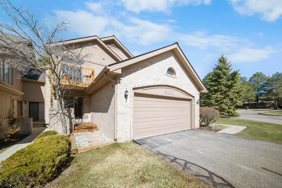 29776 Sierra Pointe Circle, Farmington Hills, MI 48331 - #2