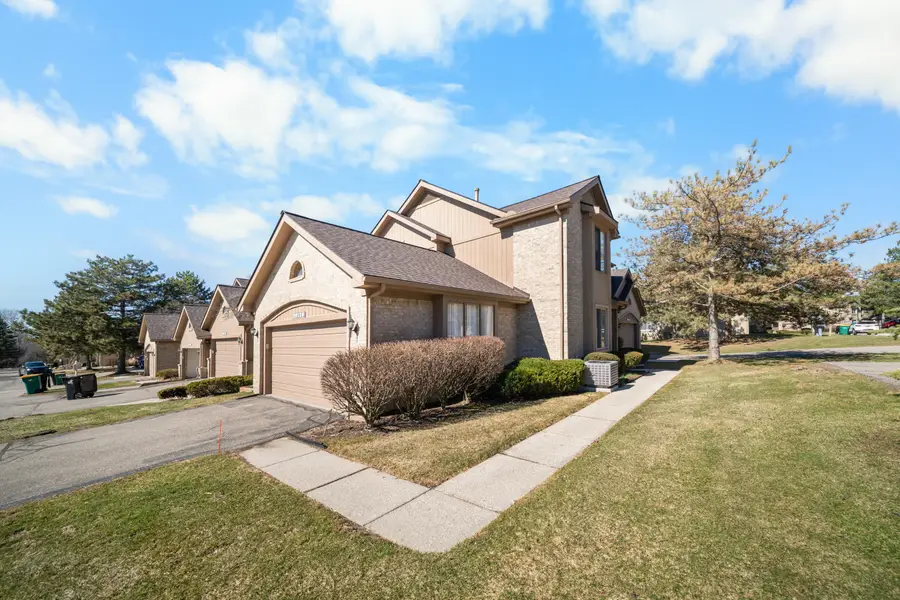 29776 Sierra Pointe Circle, Farmington Hills, MI 48331 - #3