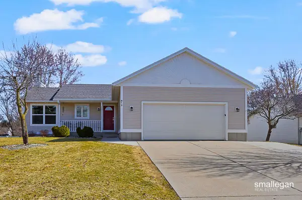 812 N Valley Avenue, Fremont, MI 49412