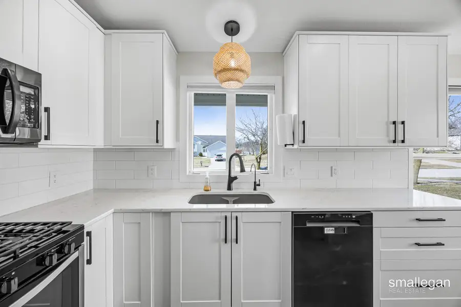 812 N Valley Avenue, Fremont, MI 49412 - #2