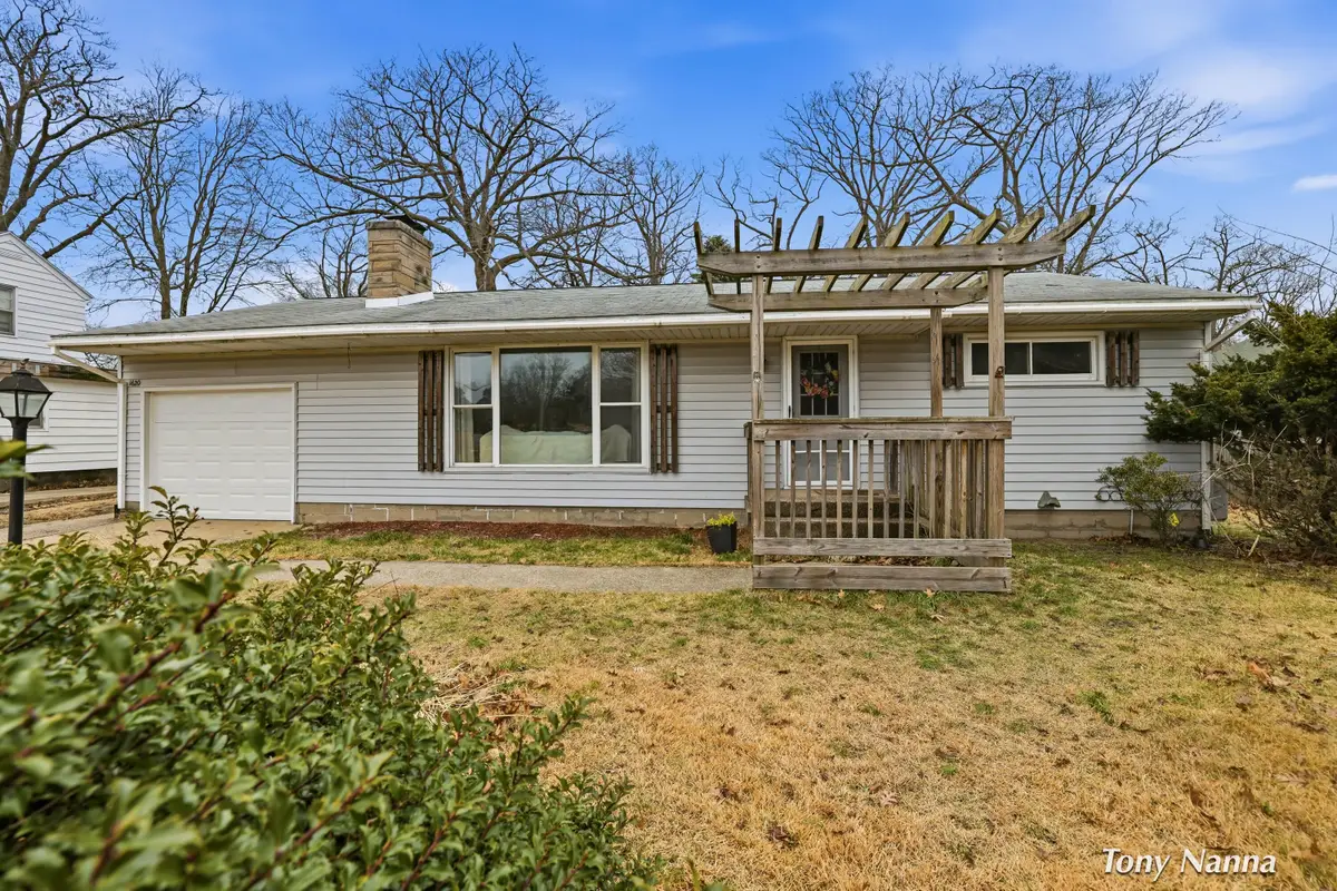 1620 W Norton Avenue, Norton Shores, MI 49441 - #1