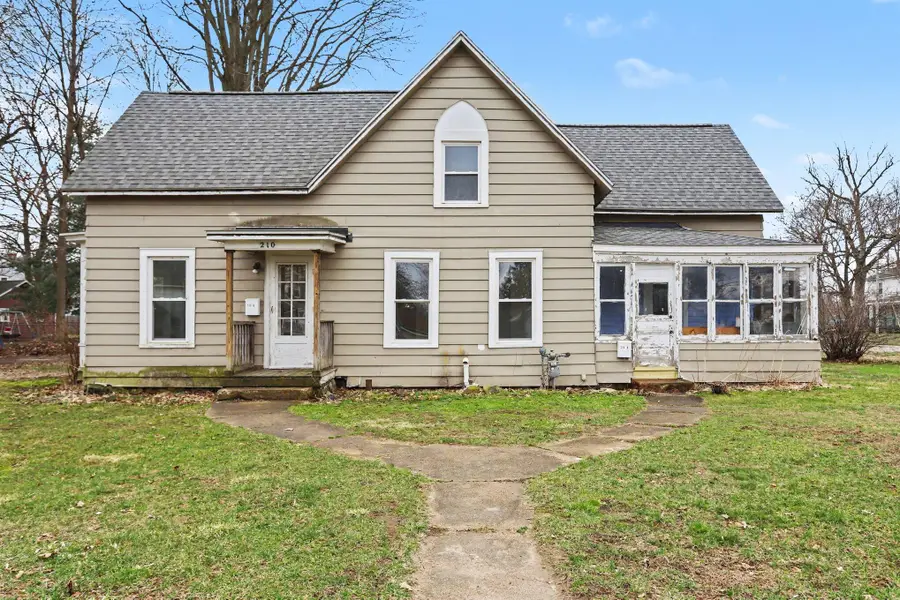 210 W Bennett Street, Three Rivers, MI 49093 - #3