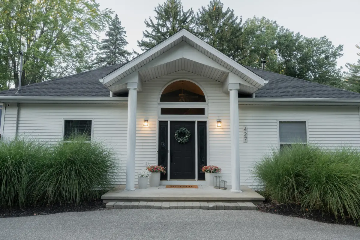 427 Lamoreaux Drive Nw, Comstock Park, MI 49321 - #1