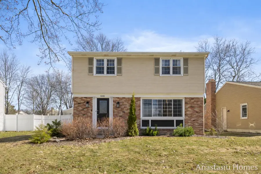 2244 Woodlawn Avenue Se, Grand Rapids, MI 49546 - #2