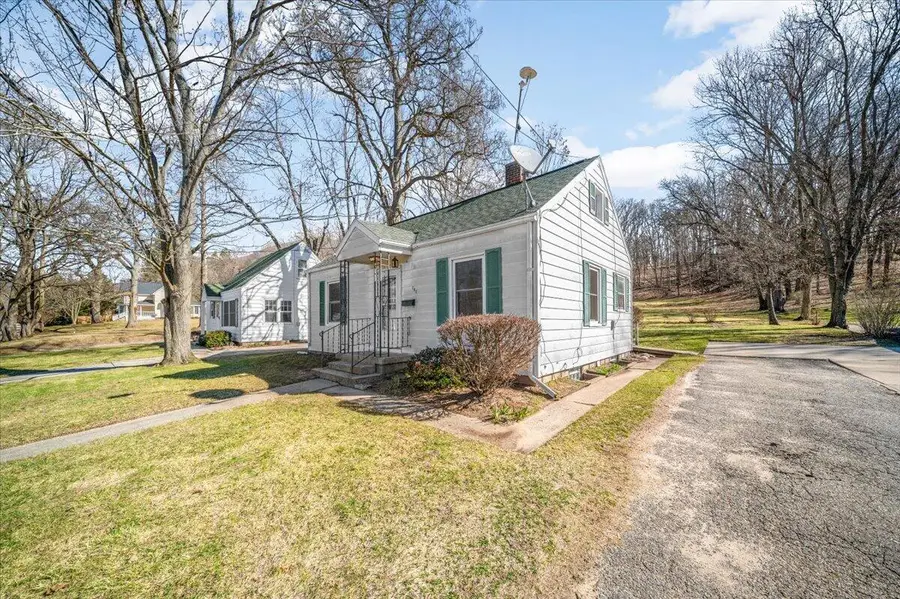 705 N Jefferson Street, Lowell, MI 49331 - #3