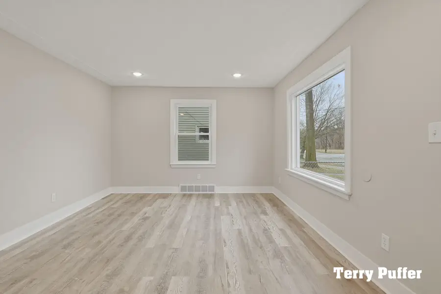 825 Stevens Street, Muskegon, MI 49442 - #3