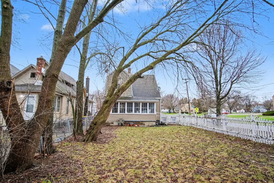 558 Carrier Street Ne, Grand Rapids, MI 49505 - #2