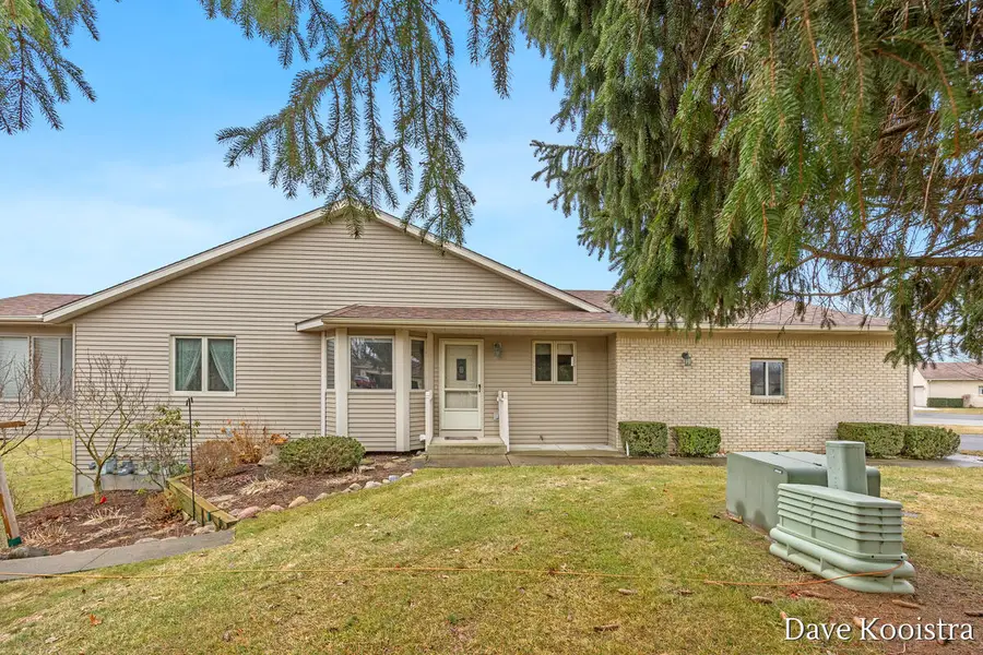 1005 Amber Ridge Drive Sw, Byron Center, MI 49315 - #2