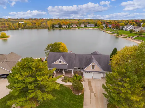 8886 Stonepoint Court, Jenison, MI 49428