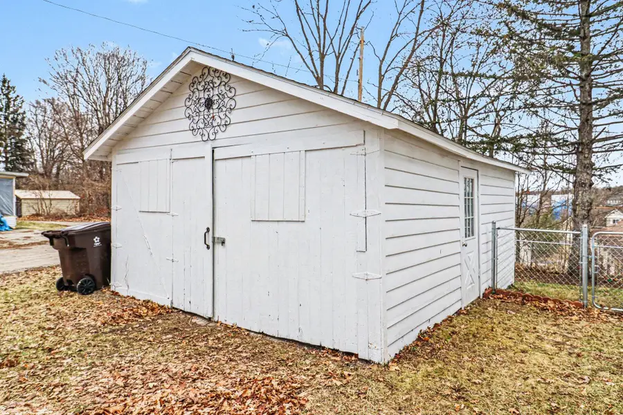 801 N 4th Avenue, Big Rapids, MI 49307 - #3