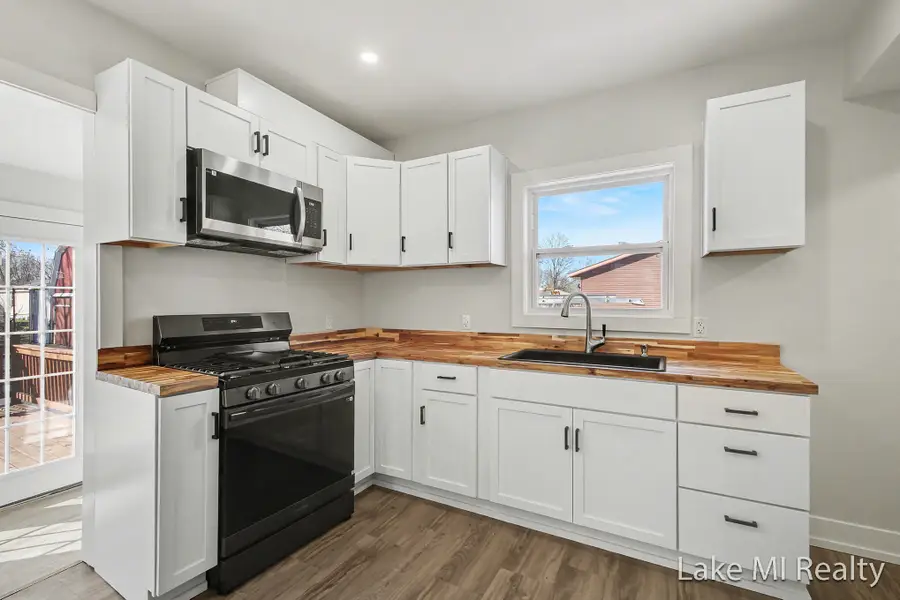 372 60th Street Se, Grand Rapids, MI 49548 - #2