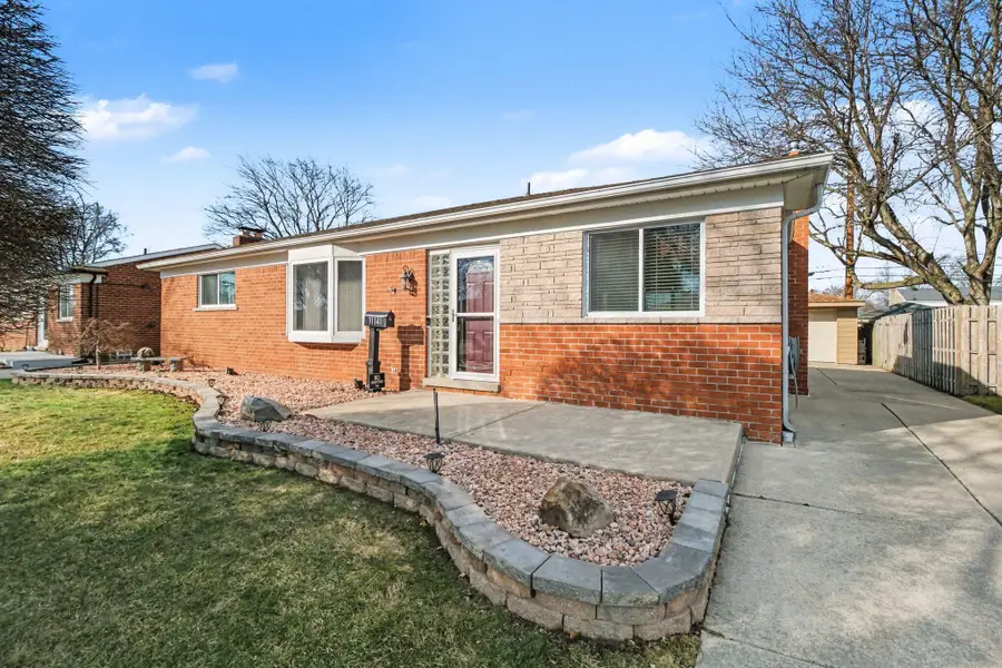 31141 Morgan Drive, Warren, MI 48088 - #2