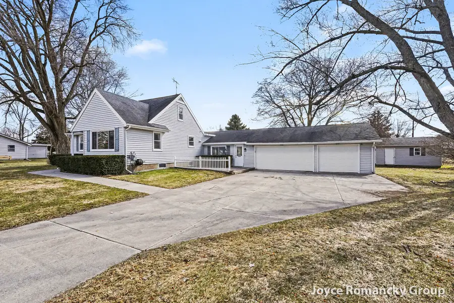 503 W Gilson Street, Edmore, MI 48829 - #3