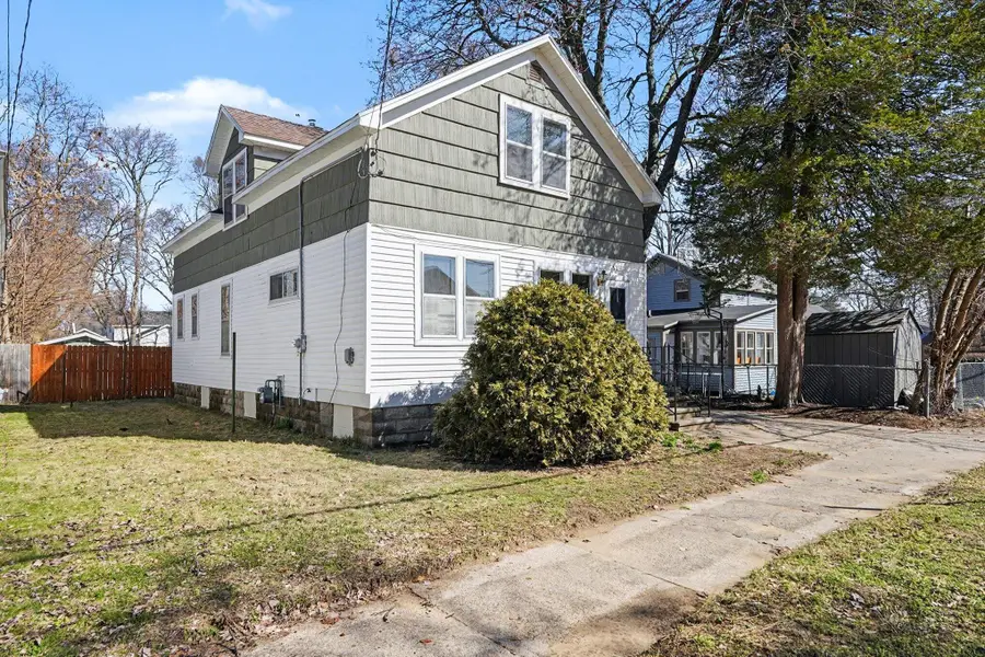 892 W Forest Avenue, Muskegon, MI 49441 - #2
