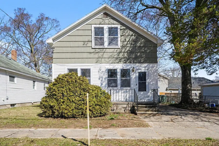 892 W Forest Avenue, Muskegon, MI 49441 - #3