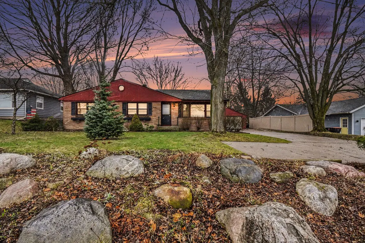 694 68th Street Sw, Byron Center, MI 49315 - #1