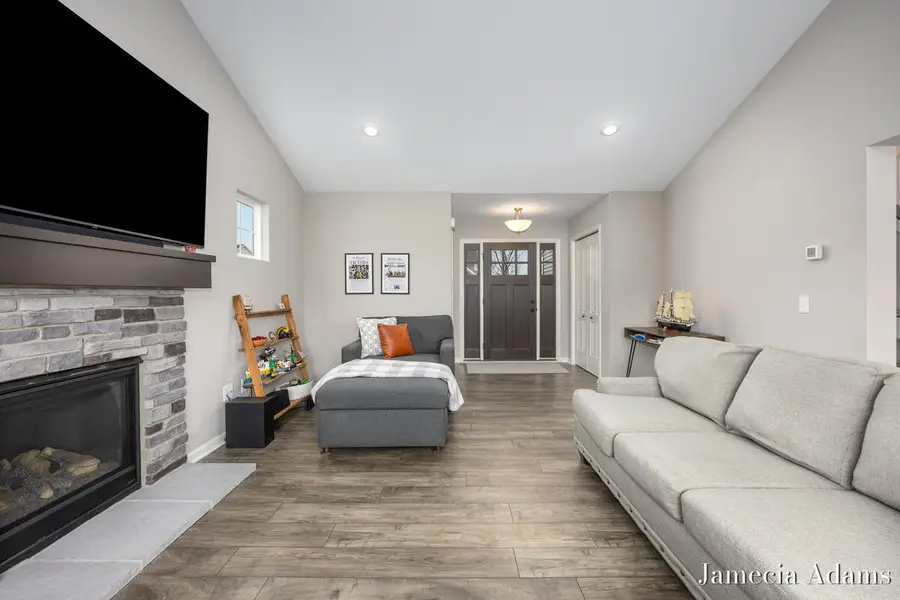 511 Ivy Grove South Grove Nw, Grand Rapids, MI 49534 - #3